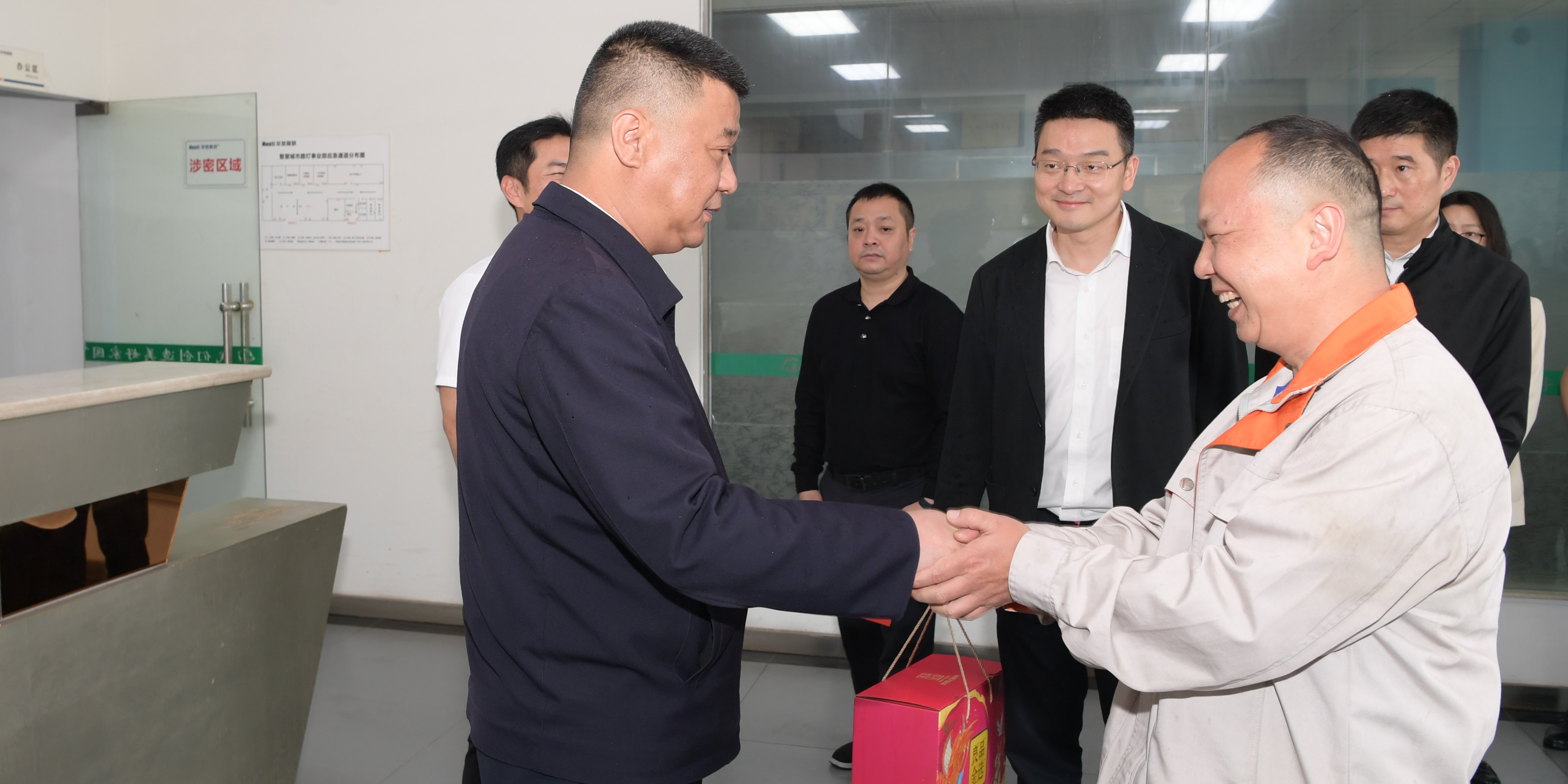 要聞 | 雙流區委書記歐昭帶隊赴華體科技督導安全生產、看望慰問勞模工匠